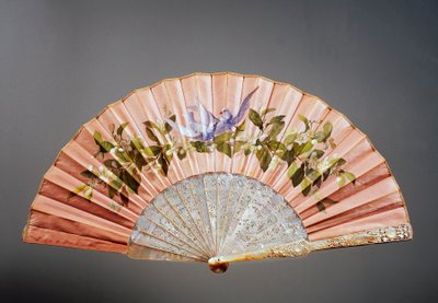 Bruiloft waaier met duiven op tak, tempera op zijde en parelmoer gemaakt door Felix Alexandre, Parijs door French School