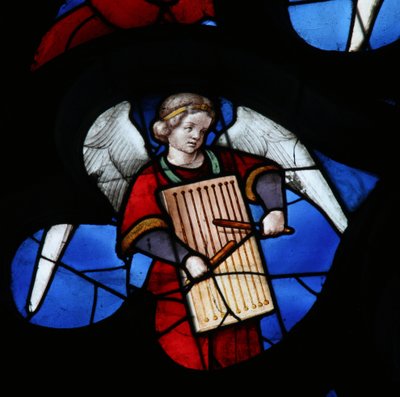 Raam met een muzikale engel door French School