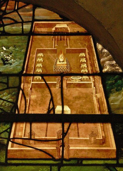 Raam in het Charnier (w.7) met de Tempel door French School