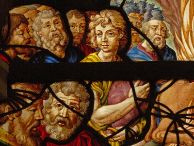 Raam in het Charnier (w.8) met een detail van het offer van Elia; de priesters van Baäl door French School