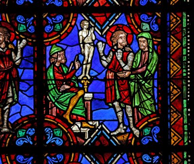 Raam w06 met het verhaal van St. Julianus van Brioude - St. Ferreol, een vriend van Julianus, die stierf tijdens de vervolgingen van Diocletianus, wordt gedwongen afgoden te aanbidden door French School