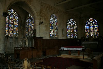 Raam met een intern zicht op de noordzijde van de kerk door French School