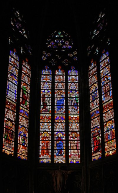 Raam w0 met tracery lichten en baldakijn toppen in de oostelijke kapel door French School