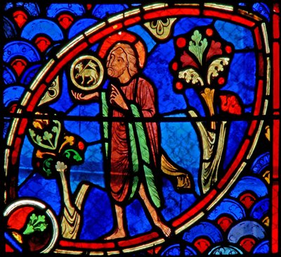 Raam w20 met St. Johannes de Doper: Ecce Agnus Dei door French School