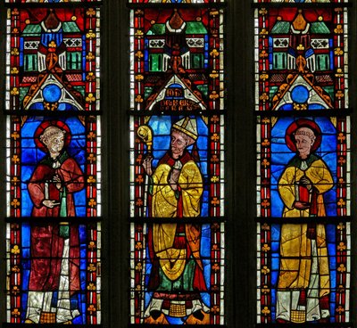 Raam w21 met St. Sylvester met de schenker Jean de Bernieres; St. Protais door French School