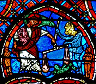 Raam w4 met een scène uit het Laatste Oordeel: St. Michael weegt de zielen door French School