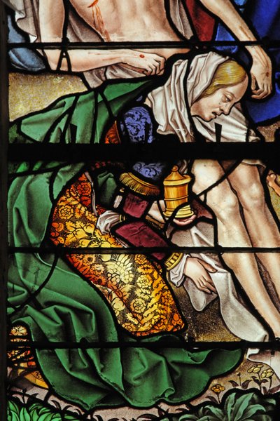 Raam w4 met afbeelding van een scène uit het leven van St. Maria Magdalena - de heilige bij de Kruisafneming door French School