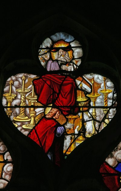Raam w9 met Christus van het Laatste Oordeel: St. Johannes schrijft aan de Kerken van Azië gesymboliseerd door de 7 kandelaars door French School