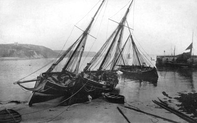 Boten in de haven van Tenby, Pembrokeshire, Wales, 1924-1926 door Frith and Co