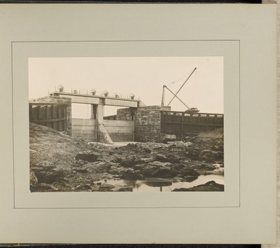 Norton Sluizen - Kanaalzijde door G. Herbert and Horace C. Bayley