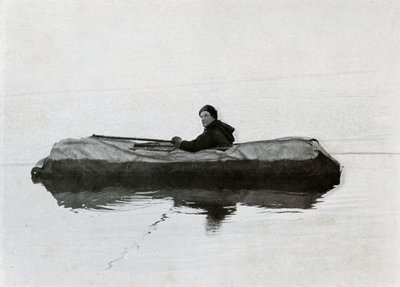 Campbell op een kajak, 1911, 1913 door G. Murray Levick