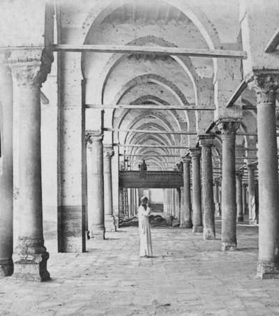 Colonnade, Caïro, Egypte, eind 19e of begin 20e eeuw door Gabriel Lekegian