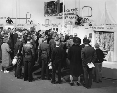 Productdemonstraties, Wereldtentoonstelling van New York, 1939 door Gabriel Moulin