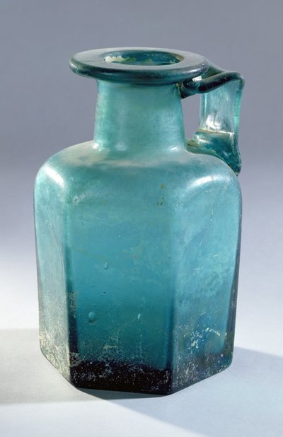 Hexagonale fles, 1e-2e eeuw door Gallo Roman