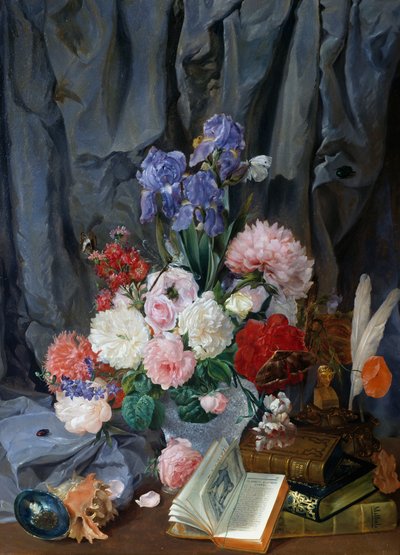 Stilleven met vaas van snijbloemen, schelpen en boeken door Gaspare Mattioli