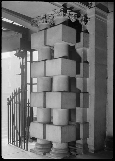 Het landhuis en bijbehorende hekken, High Street, Doncaster, 1942 door George Bernard Wood