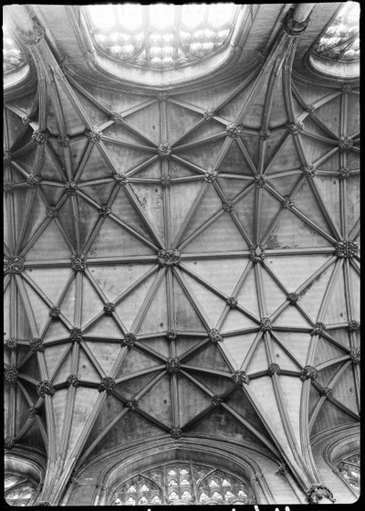 York Minster, Minster Yard, York, 1942 door George Bernard Wood