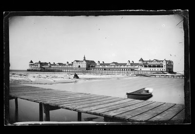 IJzeren pier, Coney Island, Brooklyn, ca. 1872-87 door George Bradford Brainerd