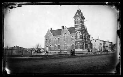 Stadhuis, Flatbush, Brooklyn, ca. 1872-87 door George Bradford Brainerd