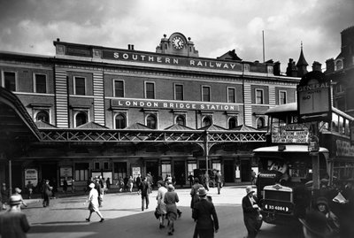 London Bridge Station, Southwark, Londen, ca. 1920-1930 door George Davison Reid