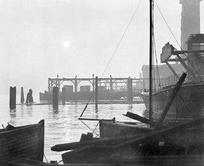 Zonsopgang over Lambeth waterfront kijkend naar het oosten, Londen, begin jaren 1930 door George Davison Reid