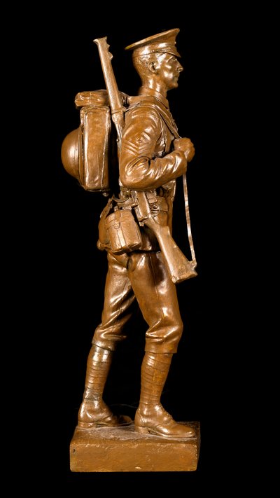 Een Sergeant van de Grenadier Guards in Marsorde, c.1920 door George Edward Wade