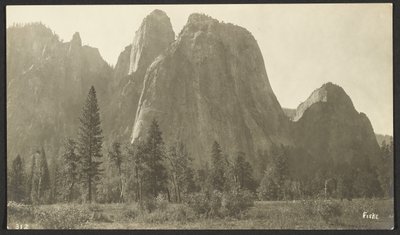 Cathedral Rocks, 2600 voet door George Fiske