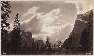 Yosemite Valley, met wolken door George Fiske