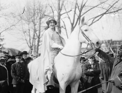 Inez Milholland Boissevain bij de National American Woman Suffrage Association parade door George Grantham   Bain News Service Bain