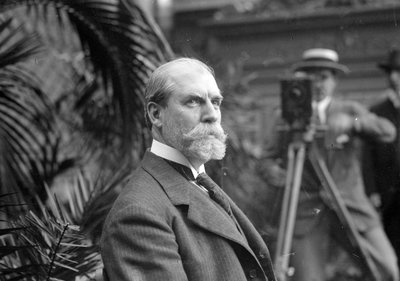 Charles E. Hughes op camera, ca. 1915-20 door George Grantham Bain