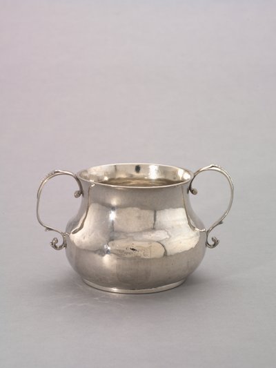 Tweehandige beker, ca. 1720 door George Hanners