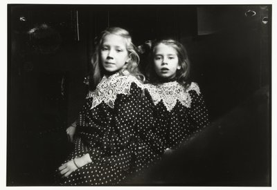 Portret van twee onbekende meisjes door George Hendrik Breitner