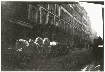 Straatgezicht met paarden en rijtuig in Parijs door George Hendrik Breitner