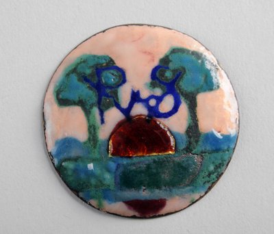 Ronde emaille plaquette door George James Frampton