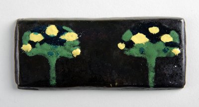 Emaille plaquette met twee bomen door George James Frampton