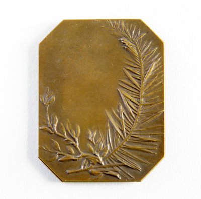 Achthoekige plaquette door George James Frampton