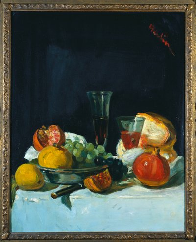 Druiven, citroenen en granaatappels met witte wijnglazen en een brood door George Leslie Hunter
