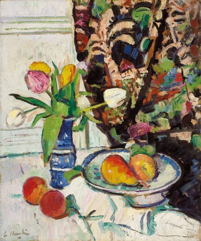 Stilleven met tulpen en fruit door George Leslie Hunter
