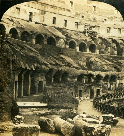 Het interieur van het Colosseum, Rome, Italië, c1909 door George Rose