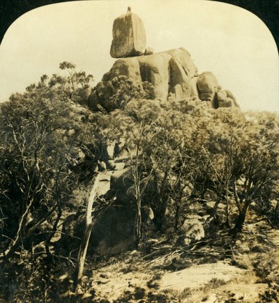 The Look-Out Rock, Buffalo Ranges, Victoria, Australië, circa 1909 door George Rose