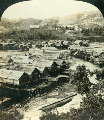Het dorp Ela-Varia, Brits Nieuw-Guinea, ca. 1909 door George Rose