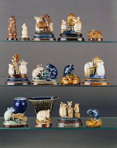 Een selectie van dierfiguren gemodelleerd door George Tinworth door George Tinworth