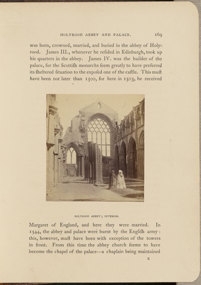 Holyrood Abbey; Interieur door George Washington Wilson