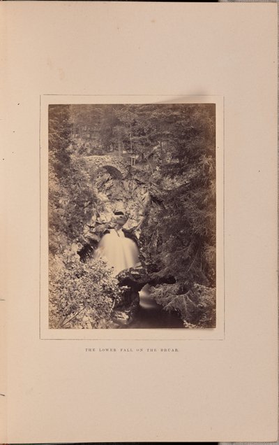 De benedenloop van de Bruar door George Washington Wilson