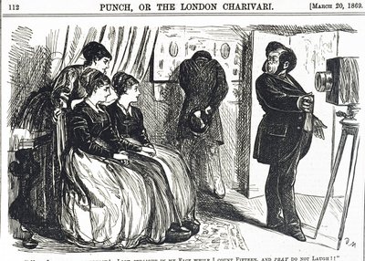 Cartoon van een pompeuze portretfotograaf die het onmogelijke vraagt van het onderwerp door George du Maurier