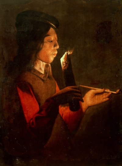 Een jonge jongen met een pijp, blazend op een vuurmerk door Georges de, La Tour
