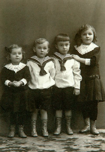 Portret van vier kinderen door Georgi Vasilievich Trunov
