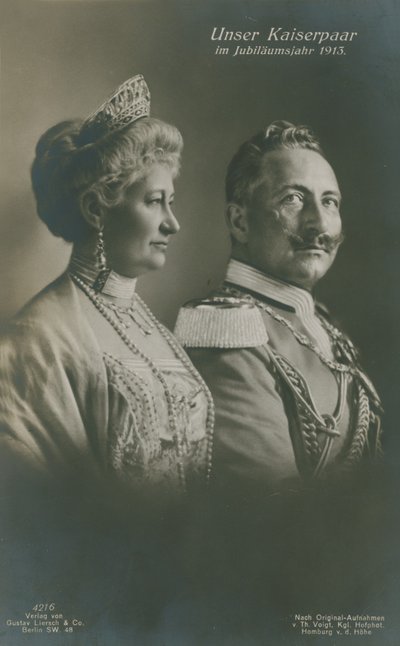 Kaiser Wilhelm II en Keizerin Augusta Victoria van Duitsland in hun Zilveren Jubileumjaar door German Photographer