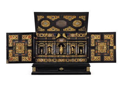 Een Augsburg tafel-kabinet, c.1630-40 door German School