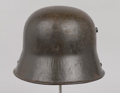 Duitse stalen helm of Stahlhelm, circa 1916 door German School